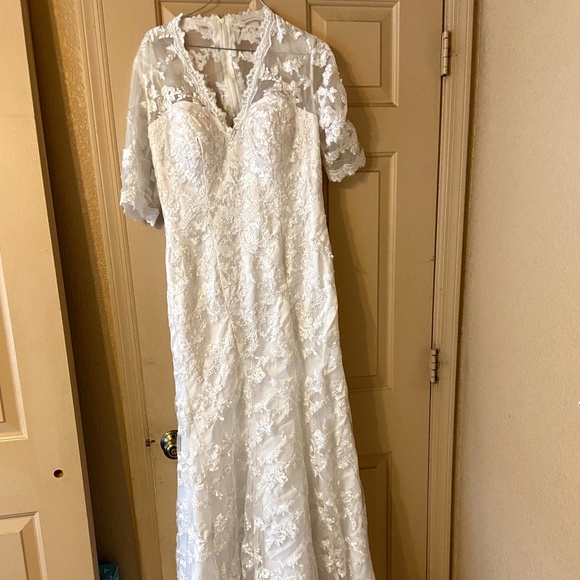 Vintage Style Wedding Dress - Picture 2 of 4